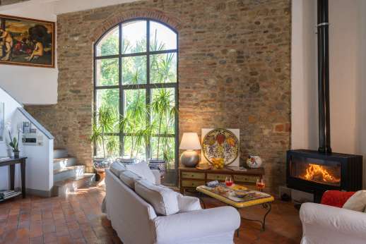 Colli Fiorentini - Sitting area with fireplace, and wireless ADSL internet connection.