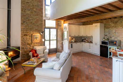 Colli Fiorentini - Ground floor spacious open plan air conditioned living dining room.
