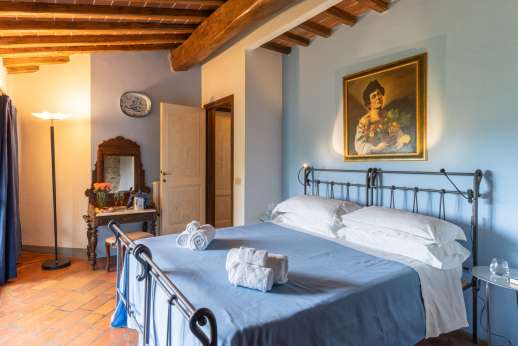 Colli Fiorentini - Air conditioned double bedroom on the first floor.