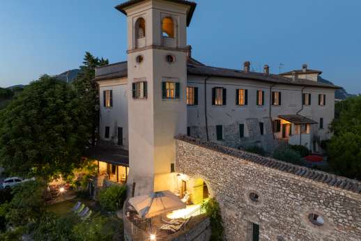 Santi Terzi - This stunning period palazzo, once home to Canova, the neoclassical sculptor, is set in San Gemini.