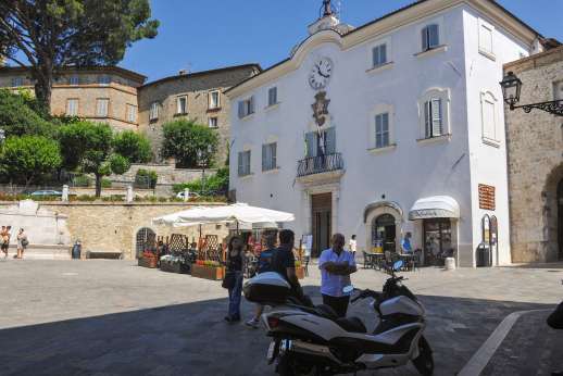Santi Terzi - Square in San Gemini