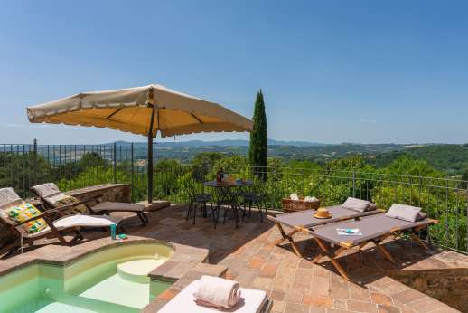 Santi Terzi (x 14 people) with Staff and Cook - The seating terrace enjoys a magnificent view