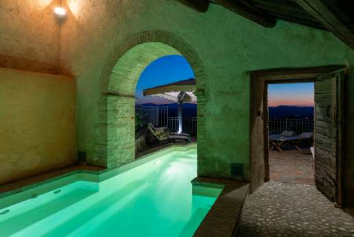 Santi Terzi (x 14 people) with Staff and Cook - Under the colonnade lit for evening swimming