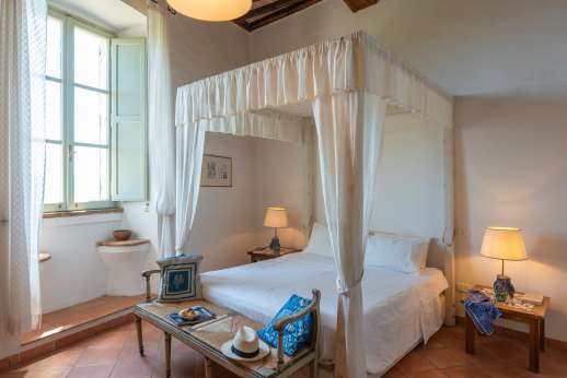 Santi Terzi (x 14 people) with Staff and Cook - Air conditioned double bedroom with an ensuite bathroom one with shower