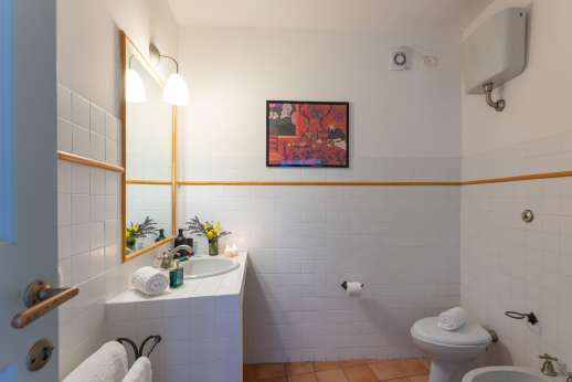 Santi Terzi (x 14 people) with Staff and Cook - Ensuite bathroom