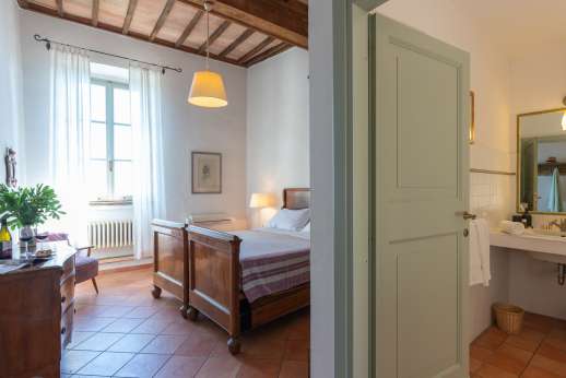 Santi Terzi (x 14 people) with Staff and Cook - Another view of the room
