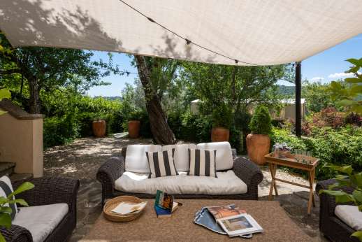 Villa Albizi - Relaxing outside seating area with paved area by the pool in the background