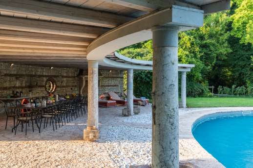 Villa Zambonina - The villa is divided into two self-sufficient wings, one facing a beautiful Italian garden, the other a lovely courtyard.