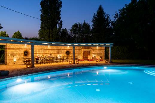 Villa Zambonina - Magnificent formal gardens with a lovely pool area.