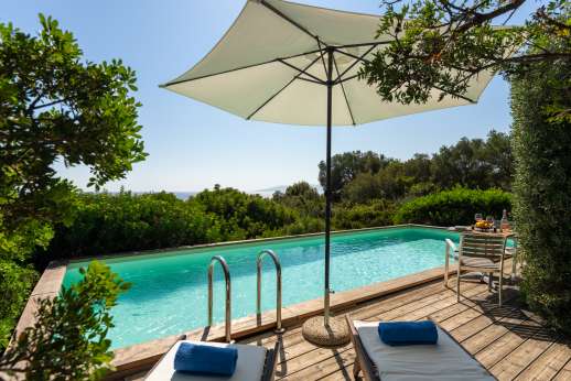 L'Agrumeto dell'Isola - Swim, sunbathe or relax in the shade by the pool.