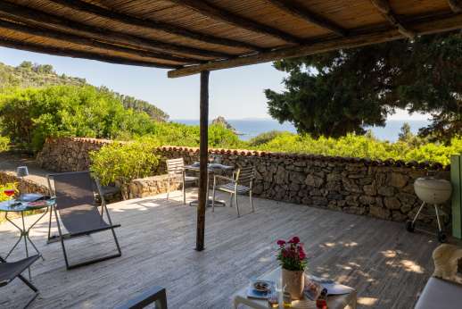 L'Agrumeto dell'Isola - Decking area by the villa