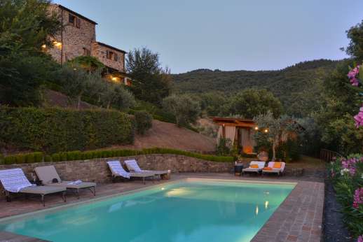 Bellona Di Sotto | 5 Bed Luxury Villa with Pool | Cortona - The pool has plenty of seating around the pool, and a diving board!