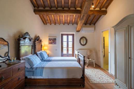 Casa Tara - Main house, air conditioned twin bedroom shares a bathroom.