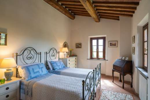 Casa Tara - Main house twin bedroom.