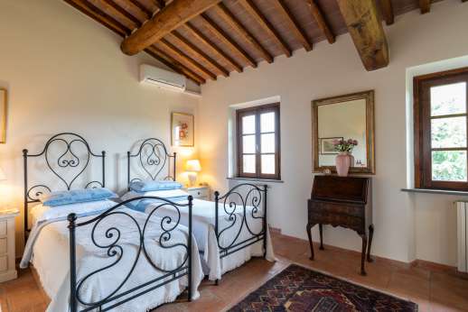 Casa Tara - Main house first floor, twin bedroom.