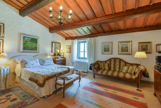 Villa San Martin - Fist floor double bedroom with an ensuite bathroom