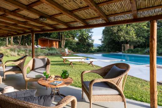 La Magione - Relax under the shaded pergola by the pool