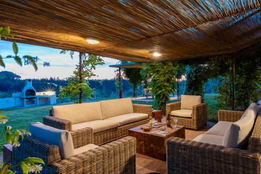 La Magione - Enjoy an aperitivo before dinner.
