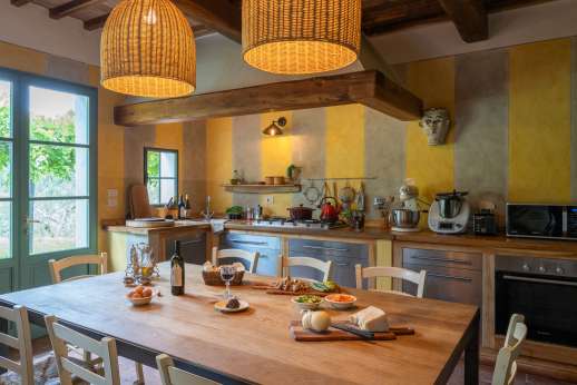 La Magione - The kitchen and dining room.