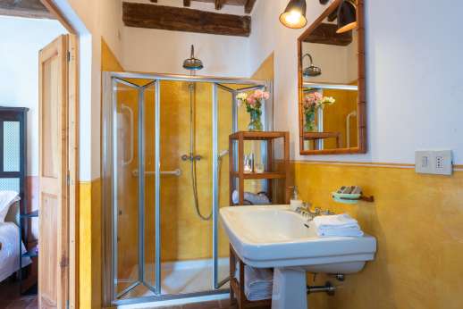 La Magione - One of the bathrooms.