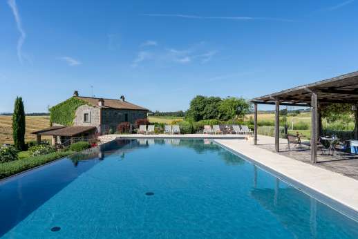Segreto Gelsomino - Huge infinity edged pool