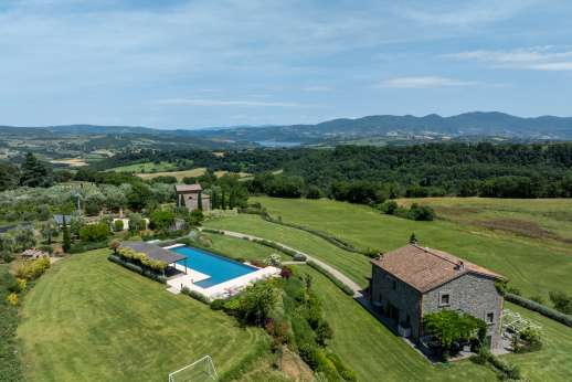 Segreto Gelsomino - Segreto Gelsomino is a superb hill top property located less than 10 Km/6 miles from the magical city of Orvieto.