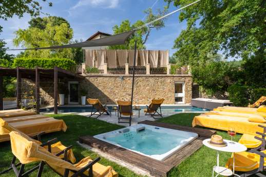 Villa Albizi - The hot-tub hosts up to 6 people