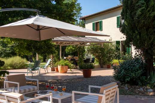 Villa D'Elsa - From the seating back towards the villa