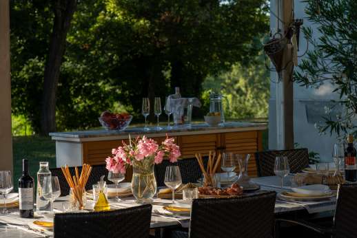 Villa D'Elsa (x 10 people) with Staff & Cook