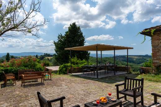 Tizzano - Elegant cobbled courtyard overlooking the magical countryside