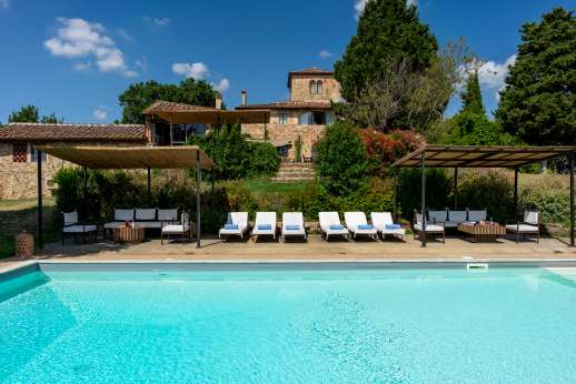 Tizzano - Ideally arranged seating for relaxing outdoors at all hours.
