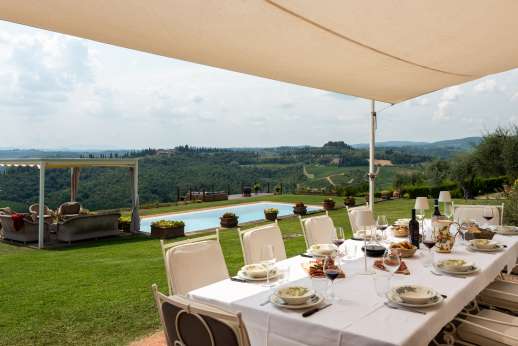 San Leolino (x 10 people) with Staff and Cook - Shaded outside eating area overlooking the garden and pool