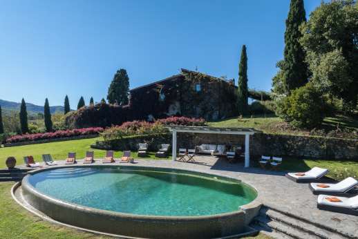 Il Cortile Pratolino (x 15 people) with Staff and Cook - Il Cortile di Pratolino, 2km/1.5 miles from Montegonzi, Chianti, Tuscany.