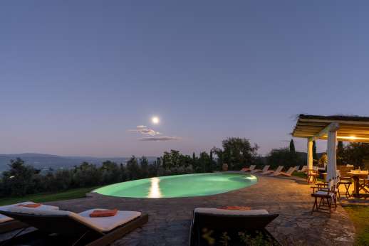 Il Cortile Pratolino (x 15 people) with Staff and Cook