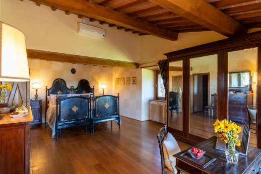 Il Cortile Pratolino (x 15 people) with Staff and Cook