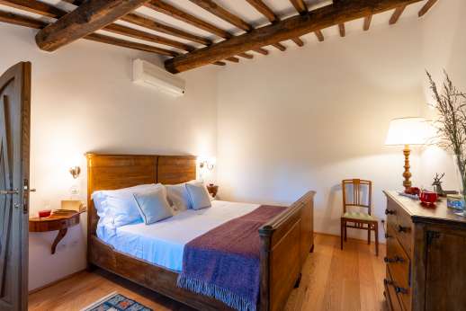 Il Cortile Pratolino (x 15 people) with Staff and Cook - Guesthouse double bedroom with A/C