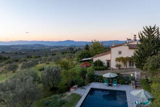 Podere Guicciardini - openplay living room leading outside