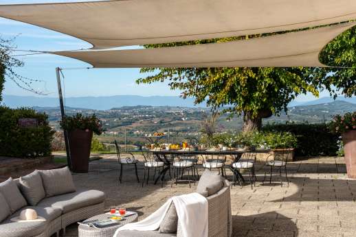 Villa Le Botti - Relax admiring vineyards and olive groves.