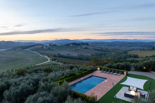 Villa Le Botti - Perched on a hill top enjoying some of the most magical views of a very special part of Tuscany