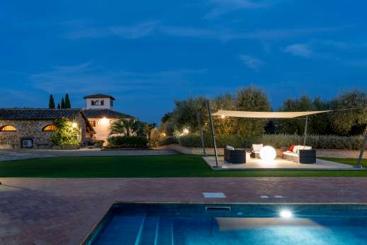 Villa Le Botti - Villa Le Botti lit in the evening