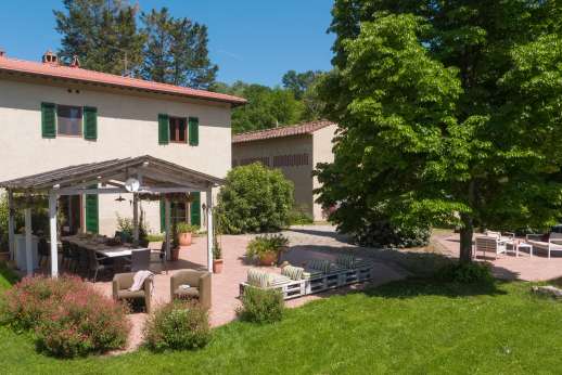 Villa D'Elsa - The loggia dress eland set for a wedding!