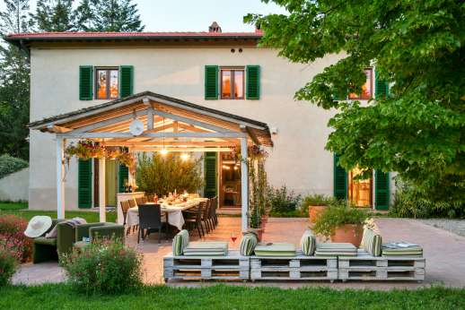 Villa D'Elsa - The loggia is lit for you to enjoy your meals by evening.