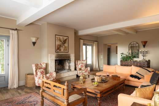 Loliondo - The two entrance doors, one through the outdoor furnished patio, lead into the main spacious living area