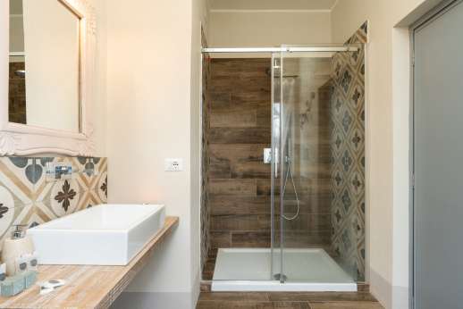 Loliondo - En-suite bathroom with shower