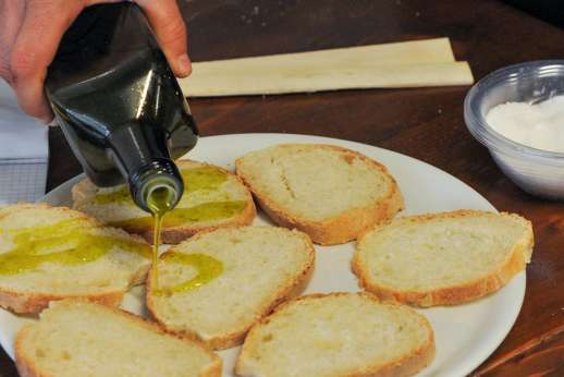Tuscan Extra Virgin Olive Oil Tasting on Chianti Farm