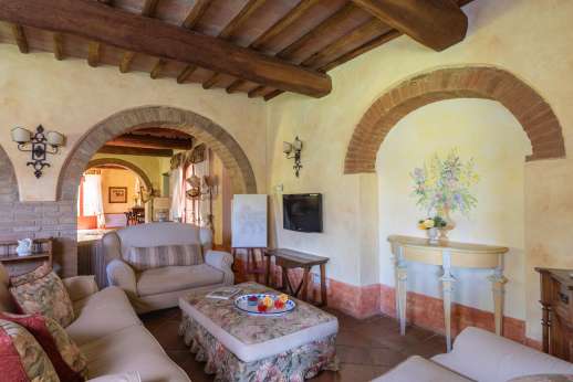 Podere Celli - Very large air conditioned open plan sitting room and dining area defined by archways and two fireplaces.