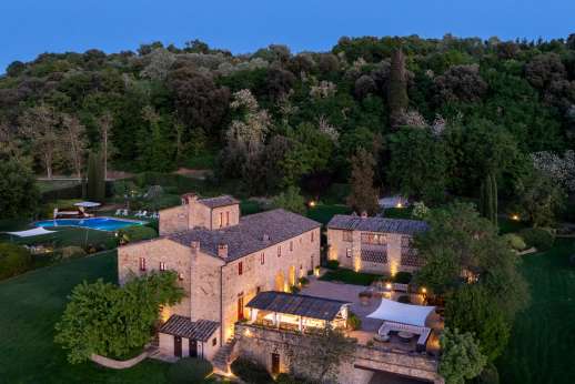 Podere Celli - The villa by evening