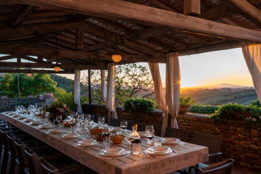 Podere Celli - Dine al fresco, enjoy a Tuscan home cooked meal prepared for you.