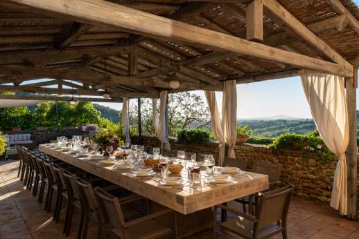 Podere Celli - The dining loggia set on the vast terrace.