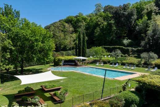 Podere Celli - Relax under the shaded seating area taking in the view